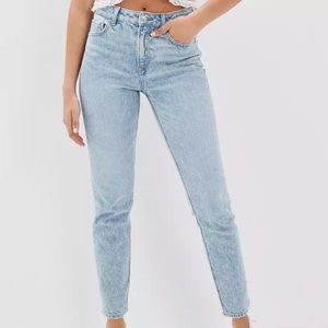 American Eagle Strigid Mom Jeans